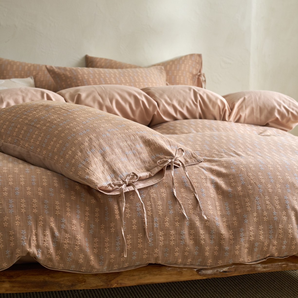 91家纺网 家纺一手货源 找家纺 久典家居 2025新款全棉色织提花系带款四件套-花锦系列（买家秀找客服) 花锦-咖