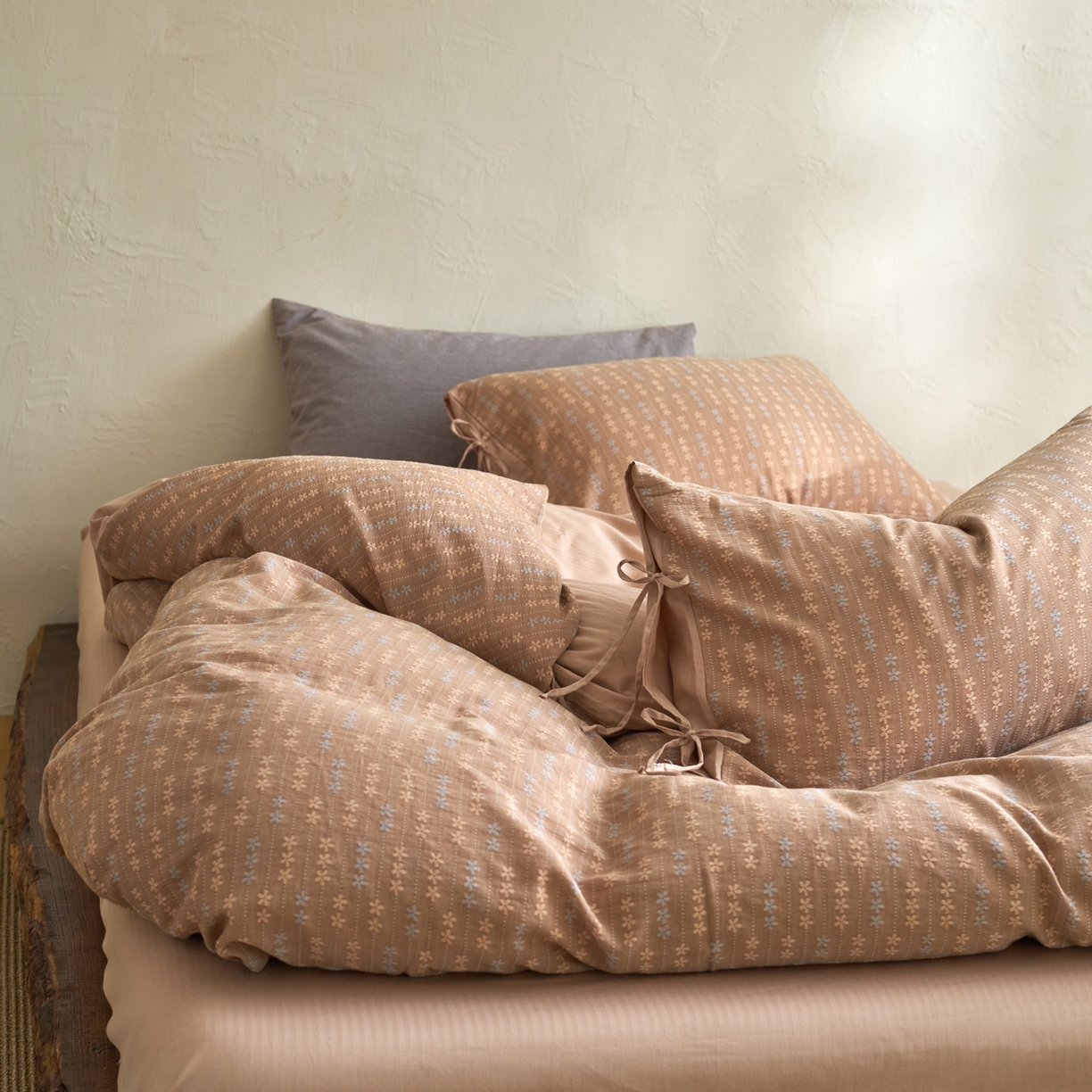 91家纺网 家纺一手货源 找家纺 久典家居 2025新款全棉色织提花系带款四件套-花锦系列（买家秀找客服) 花锦-咖