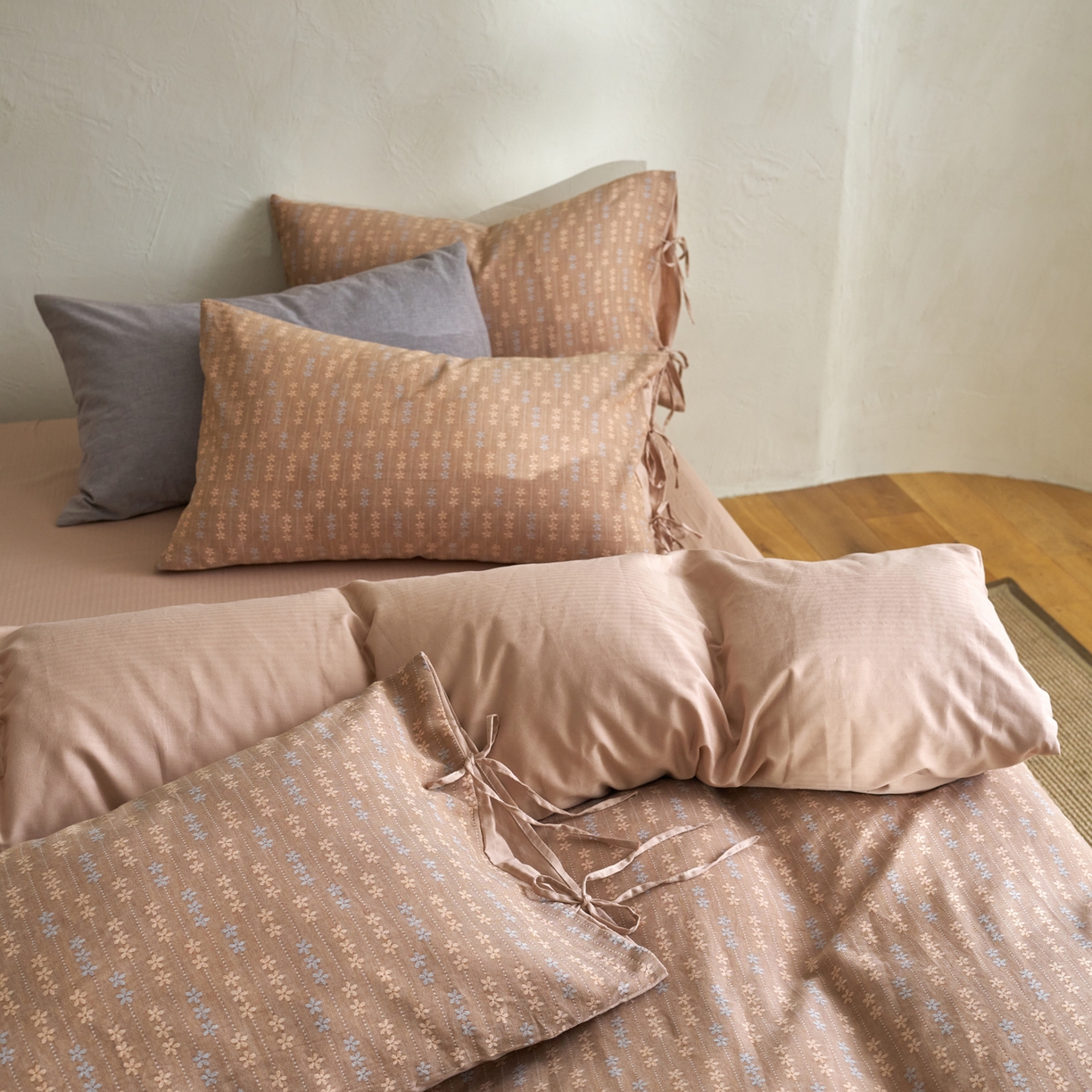 91家纺网 家纺一手货源 找家纺 久典家居 2025新款全棉色织提花系带款四件套-花锦系列（买家秀找客服) 花锦-咖