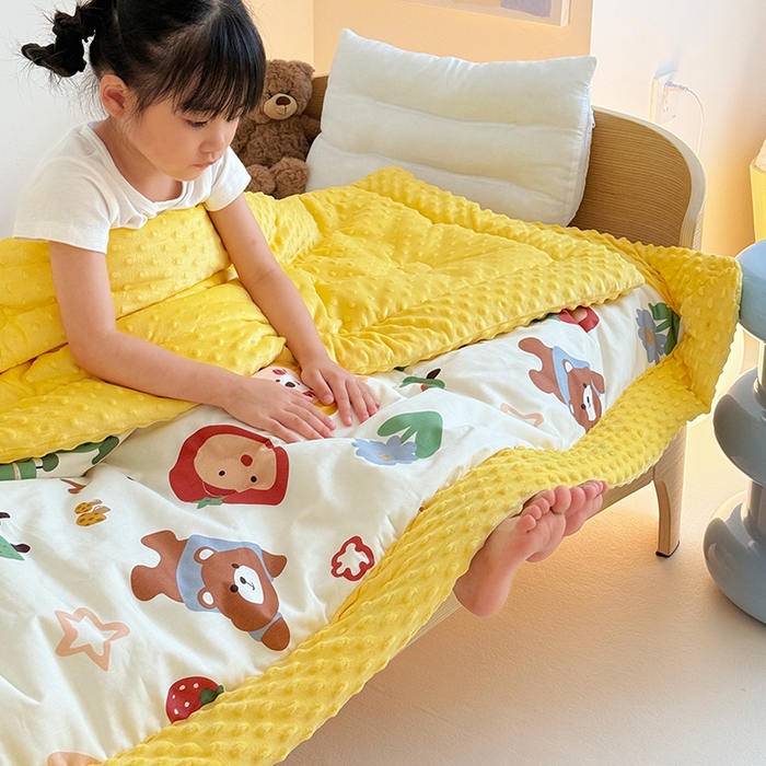 91家纺网 家纺一手货源 找家纺 2025新款3D触感全棉豆豆被儿童豆豆被春秋被冬被幼儿园被子 布拉乐园-一体款