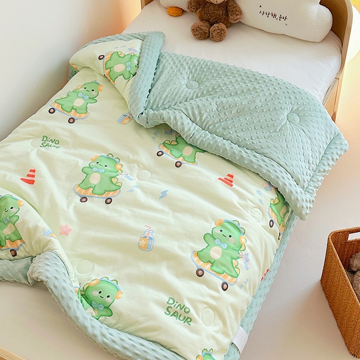 91家纺网 家纺一手货源 找家纺 2025新款3D触感全棉豆豆被儿童豆豆被春秋被冬被幼儿园被子 恐龙宝宝-一体款