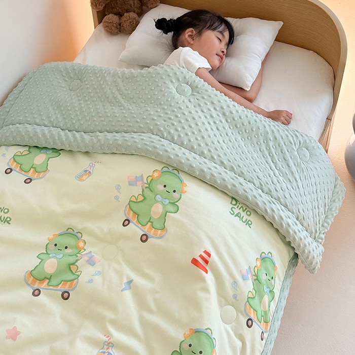 91家纺网 家纺一手货源 找家纺 2025新款3D触感全棉豆豆被儿童豆豆被春秋被冬被幼儿园被子 恐龙宝宝-一体款