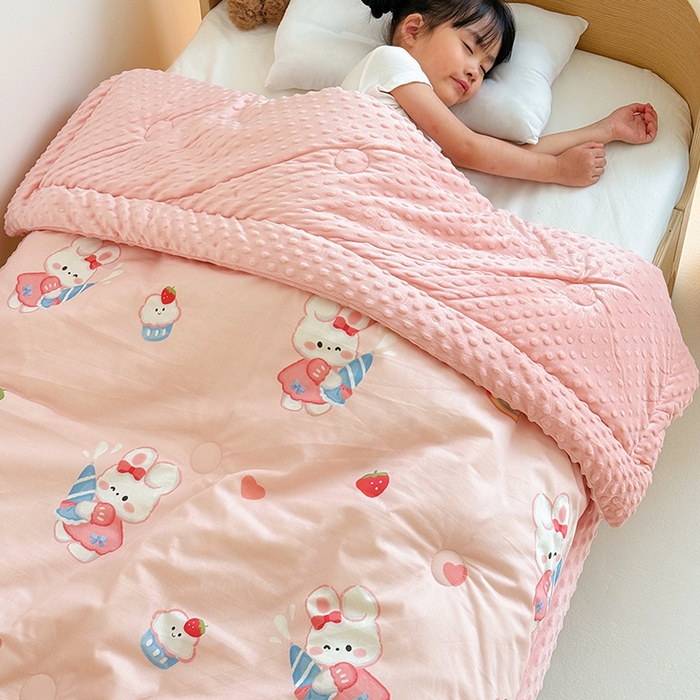 91家纺网 家纺一手货源 找家纺 2025新款3D触感全棉豆豆被儿童豆豆被春秋被冬被幼儿园被子 萌小兔-一体款