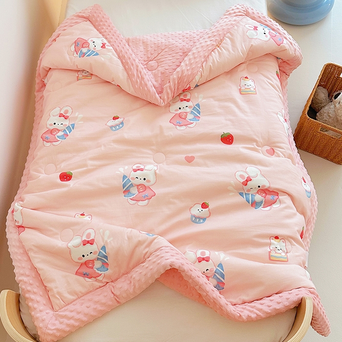 91家纺网 家纺一手货源 找家纺 2025新款3D触感全棉豆豆被儿童豆豆被春秋被冬被幼儿园被子 萌小兔-一体款