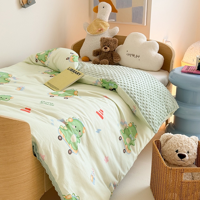 91家纺网 家纺一手货源 找家纺 2025新款3D触感全棉豆豆被儿童豆豆被春秋被冬被幼儿园被子 恐龙宝宝-可拆款