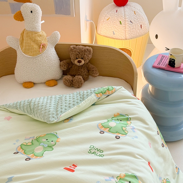 91家纺网 家纺一手货源 找家纺 2025新款3D触感全棉豆豆被儿童豆豆被春秋被冬被幼儿园被子 恐龙宝宝-可拆款
