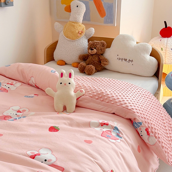 91家纺网 家纺一手货源 找家纺 2025新款3D触感全棉豆豆被儿童豆豆被春秋被冬被幼儿园被子 萌小兔-可拆款