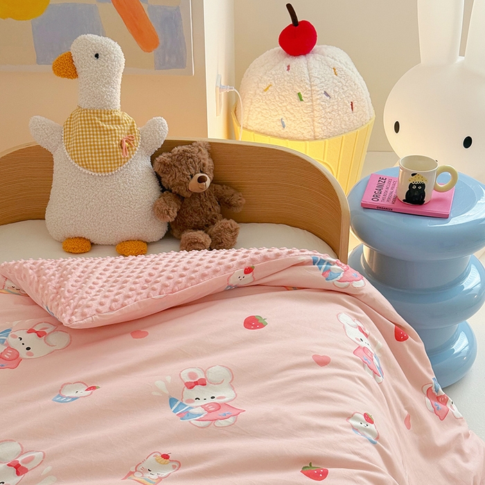 91家纺网 家纺一手货源 找家纺 2025新款3D触感全棉豆豆被儿童豆豆被春秋被冬被幼儿园被子 萌小兔-可拆款