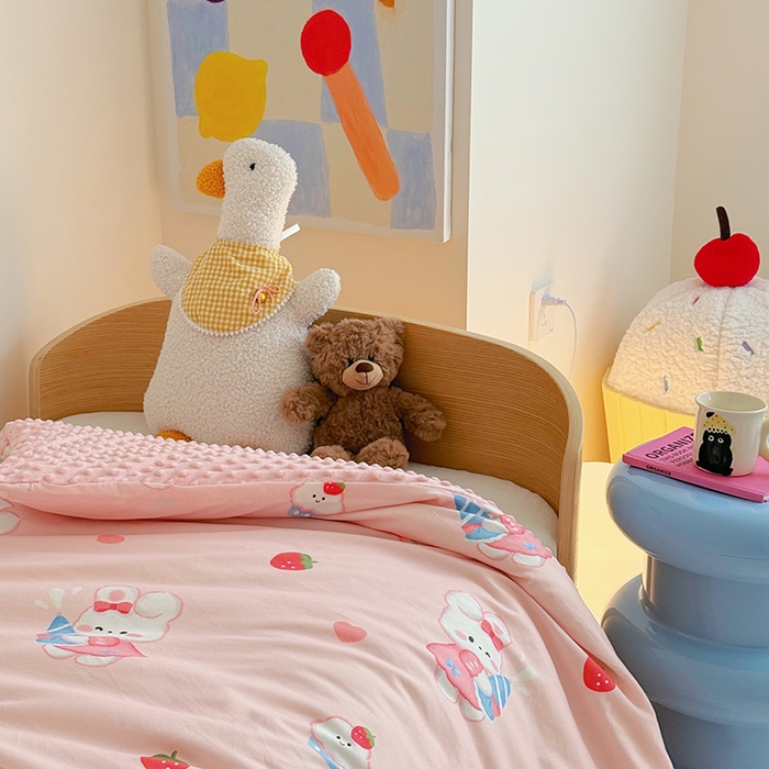 91家纺网 家纺一手货源 找家纺 2025新款3D触感全棉豆豆被儿童豆豆被春秋被冬被幼儿园被子 萌小兔-可拆款