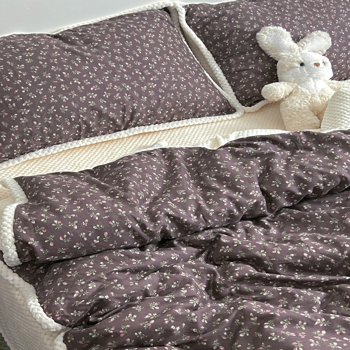 91家纺网 家纺一手货源 找家纺 荣轩 2025秋冬必备新品棉加绒华夫格提花绒工艺款四件套（铺床版）境禾-咖