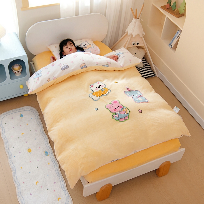 91家纺网 家纺一手货源 找家纺 鱼宝 2025新款毛巾绣牛奶绒被套被芯套件 卡米拉