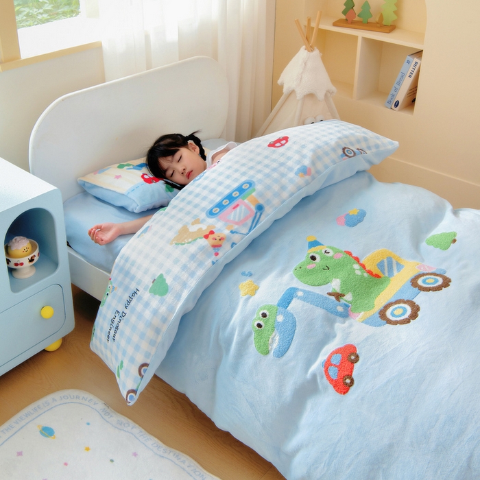 91家纺网 家纺一手货源 找家纺 鱼宝 2025新款毛巾绣牛奶绒被套被芯套件 淘气恐龙