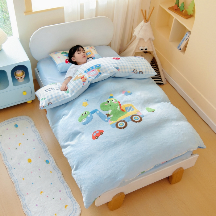 91家纺网 家纺一手货源 找家纺 鱼宝 2025新款毛巾绣牛奶绒被套被芯套件 淘气恐龙