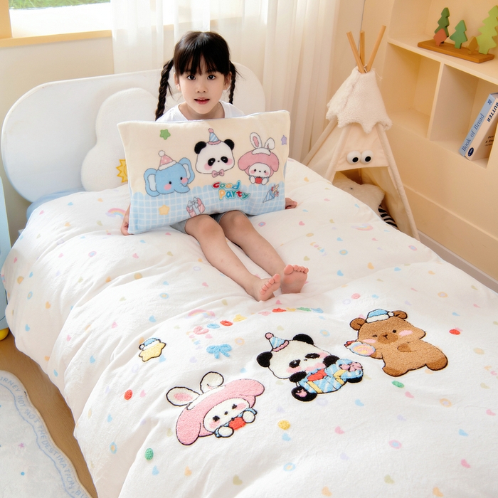 91家纺网 家纺一手货源 找家纺 鱼宝 2025新款毛巾绣牛奶绒被套被芯套件 游乐园