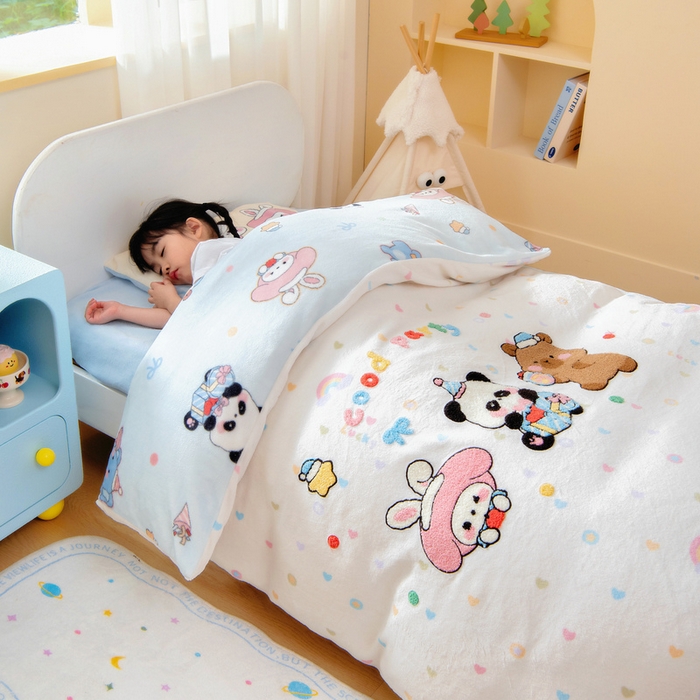 91家纺网 家纺一手货源 找家纺 鱼宝 2025新款毛巾绣牛奶绒被套被芯套件 游乐园