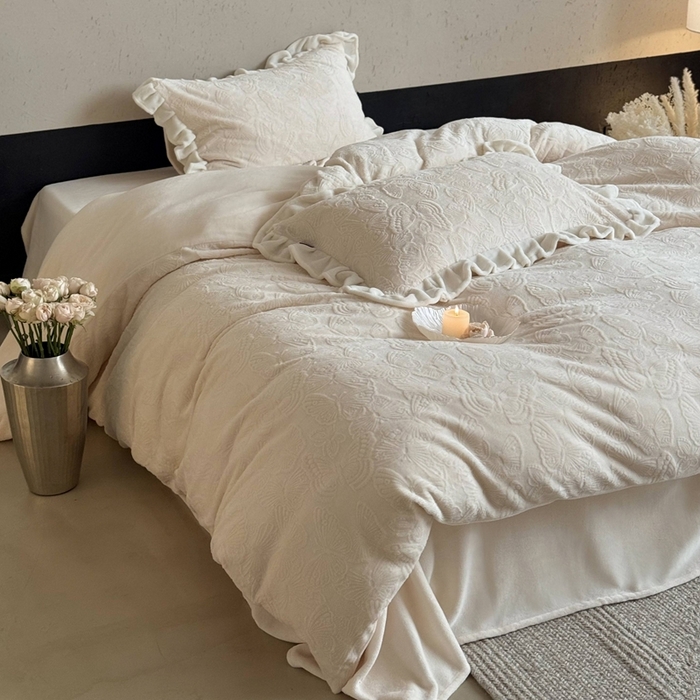 91家纺网 家纺一手货源 找家纺 鹿班家居 2025新款冬季高克重牛奶绒立体雕花系列四件套-云栖南岸 （标准会员-10元） 云栖南岸-白色