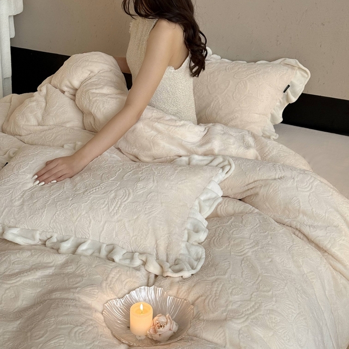 91家纺网 家纺一手货源 找家纺 （总）鹿班家居 2025新款冬季高克重牛奶绒立体雕花系列四件套-云栖南岸 （标准会员-10元）