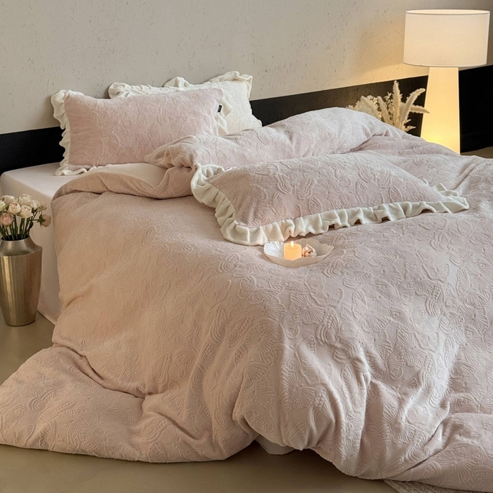 鹿班家居 2025新款冬季高克重牛奶绒立体雕花系列四件套-云栖南岸 （标准会员-10元） 云栖南岸-粉色