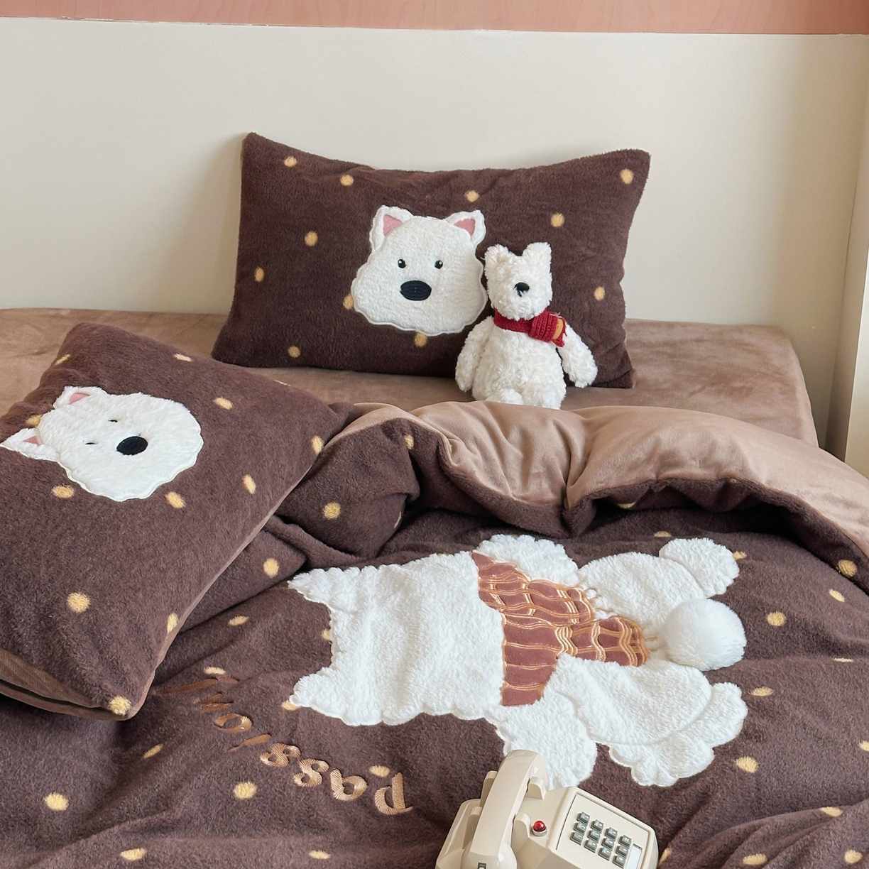 91家纺网 家纺一手货源 找家纺 （总）桃喜 2025新款仿羊绒贴布绣四件套（会员-5）