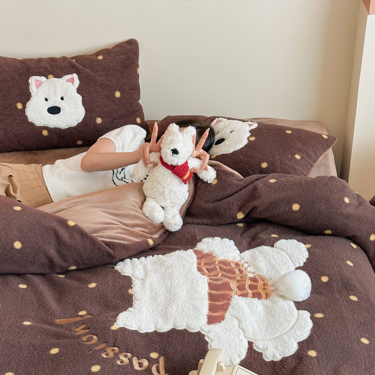 91家纺网 家纺一手货源 找家纺 （总）桃喜 2025新款仿羊绒贴布绣四件套（会员-5）