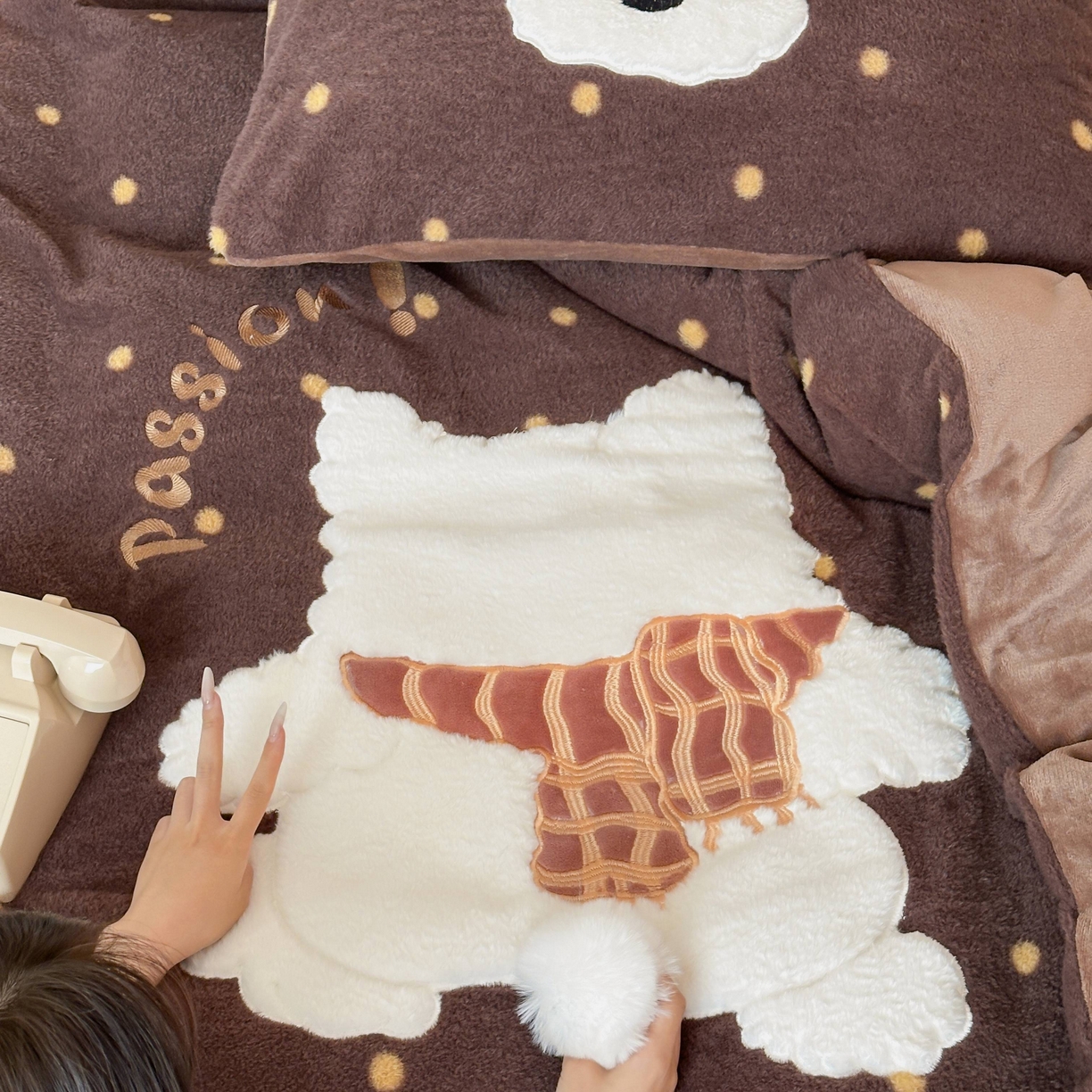 91家纺网 家纺一手货源 找家纺 （总）桃喜 2025新款仿羊绒贴布绣四件套（会员-5）