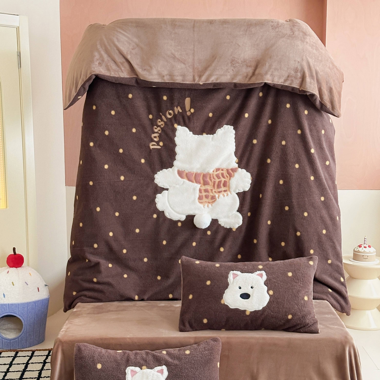 91家纺网 家纺一手货源 找家纺 （总）桃喜 2025新款仿羊绒贴布绣四件套（会员-5）