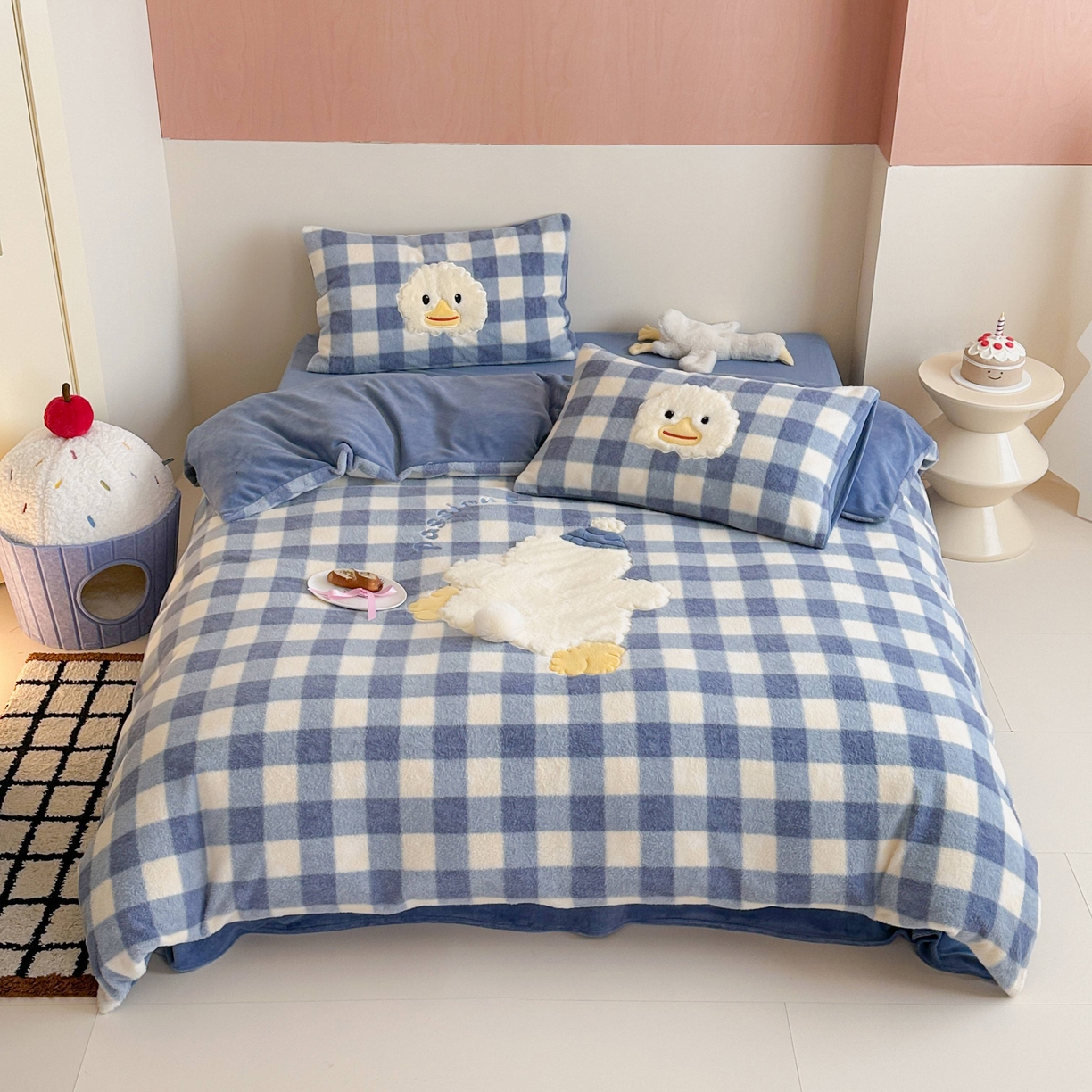 91家纺网 家纺一手货源 找家纺 （总）桃喜 2025新款仿羊绒贴布绣四件套（会员-5）