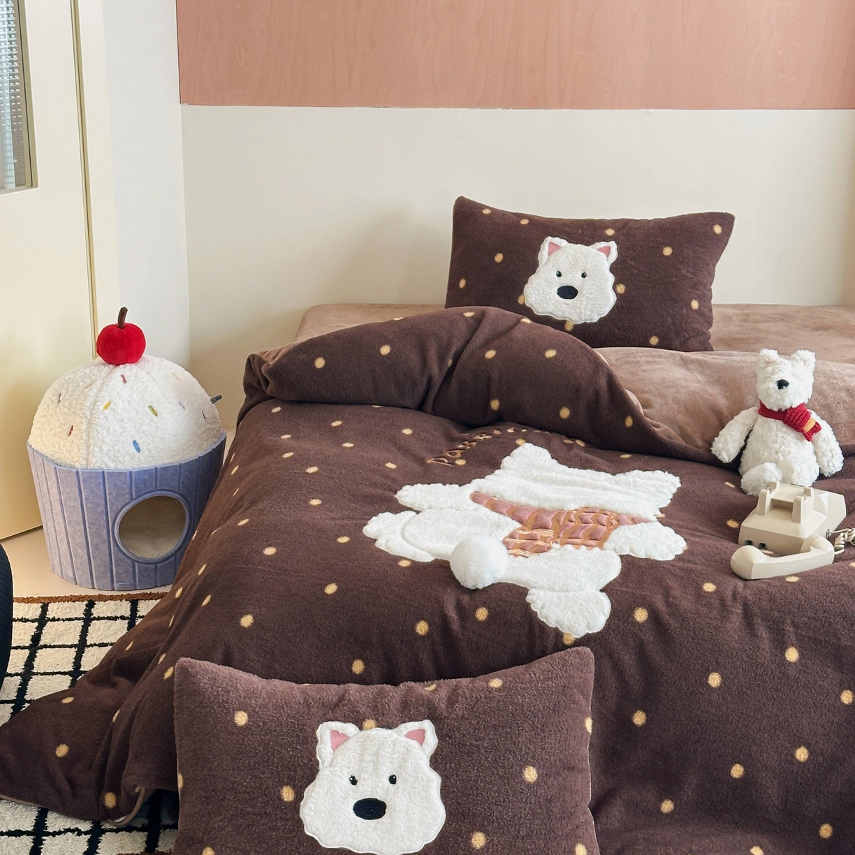 91家纺网 家纺一手货源 找家纺 桃喜 2025新款仿羊绒贴布绣四件套（会员-5） 波点围巾狗狗