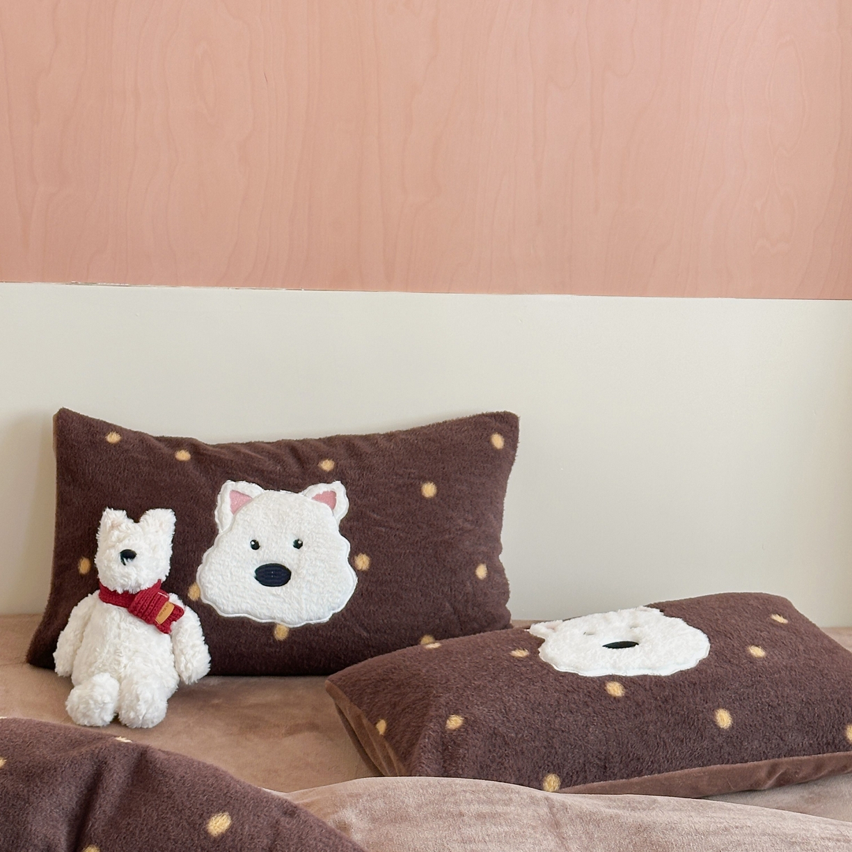 91家纺网 家纺一手货源 找家纺 桃喜 2025新款仿羊绒贴布绣四件套（会员-5） 波点围巾狗狗