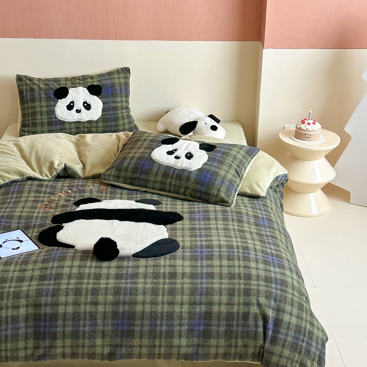 91家纺网 家纺一手货源 找家纺 桃喜 2025新款仿羊绒贴布绣四件套（会员-5） 绿格熊猫