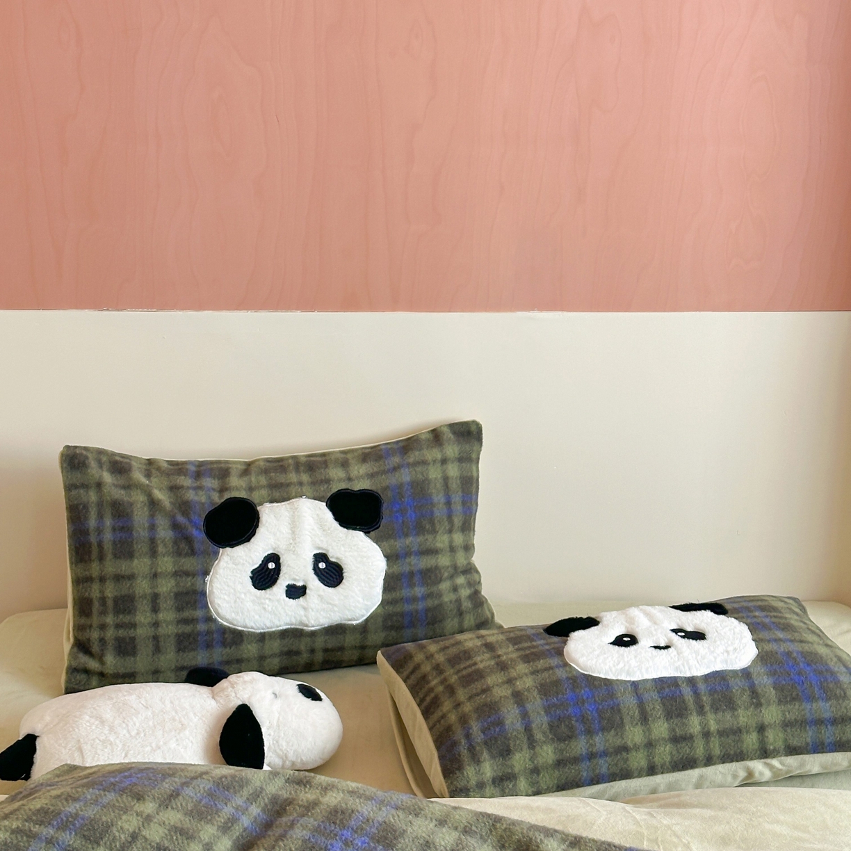 91家纺网 家纺一手货源 找家纺 桃喜 2025新款仿羊绒贴布绣四件套（会员-5） 绿格熊猫