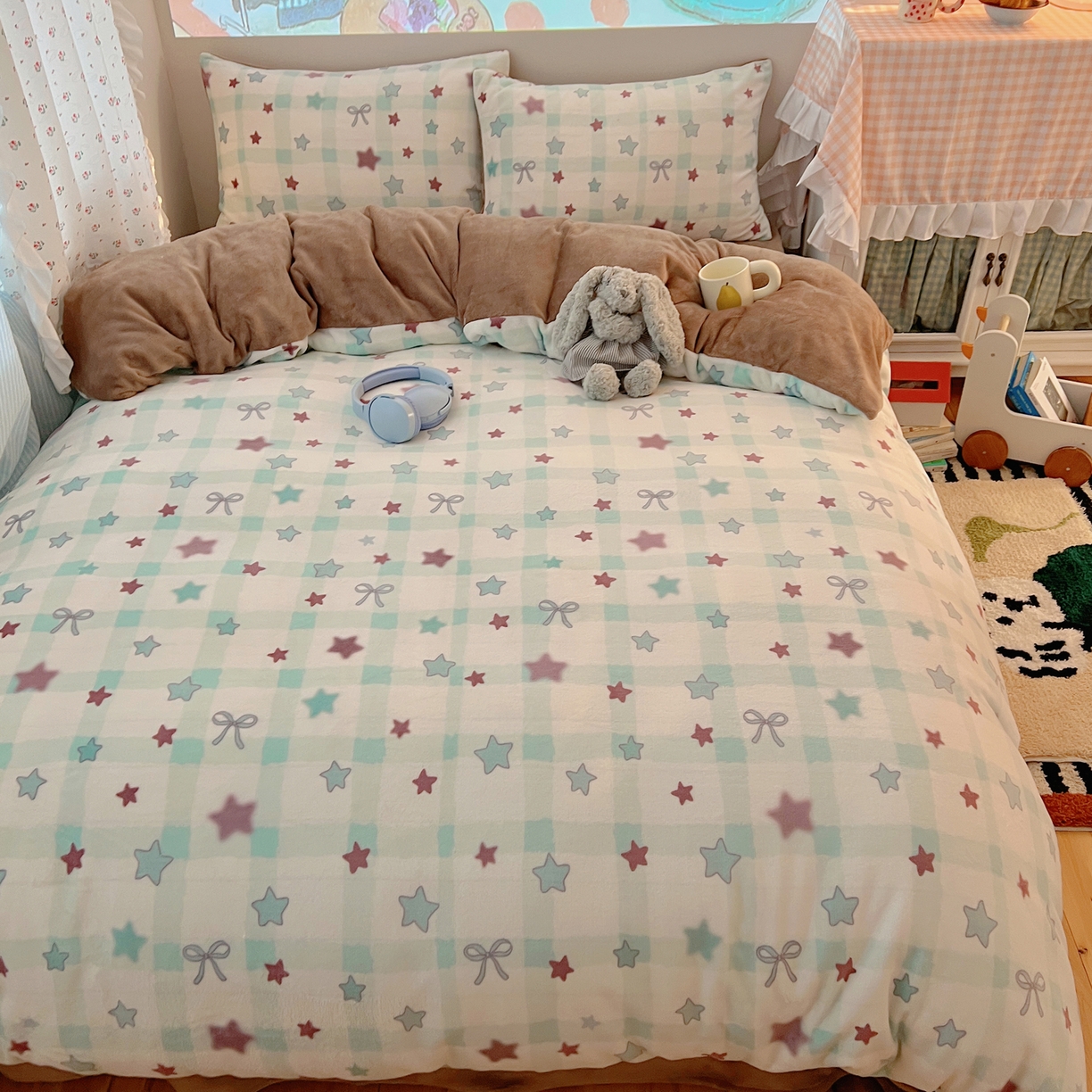 91家纺网 家纺一手货源 找家纺 桃喜 2025新款牛奶绒印花系列四件套（会员-5） 薄荷奶咖星星