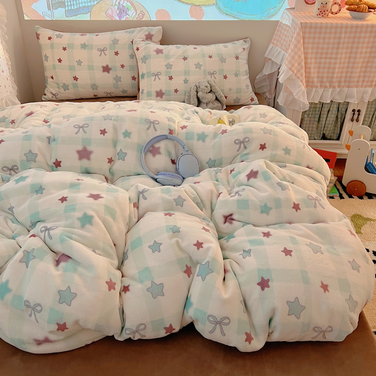 91家纺网 家纺一手货源 找家纺 桃喜 2025新款牛奶绒印花系列四件套（会员-5） 薄荷奶咖星星