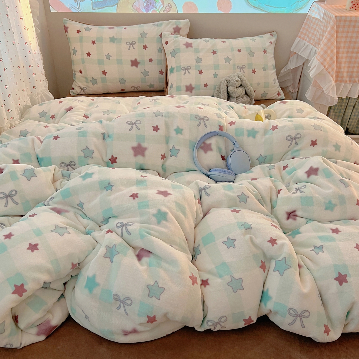 91家纺网 家纺一手货源 找家纺 桃喜 2025新款牛奶绒印花系列四件套（会员-5） 薄荷奶咖星星