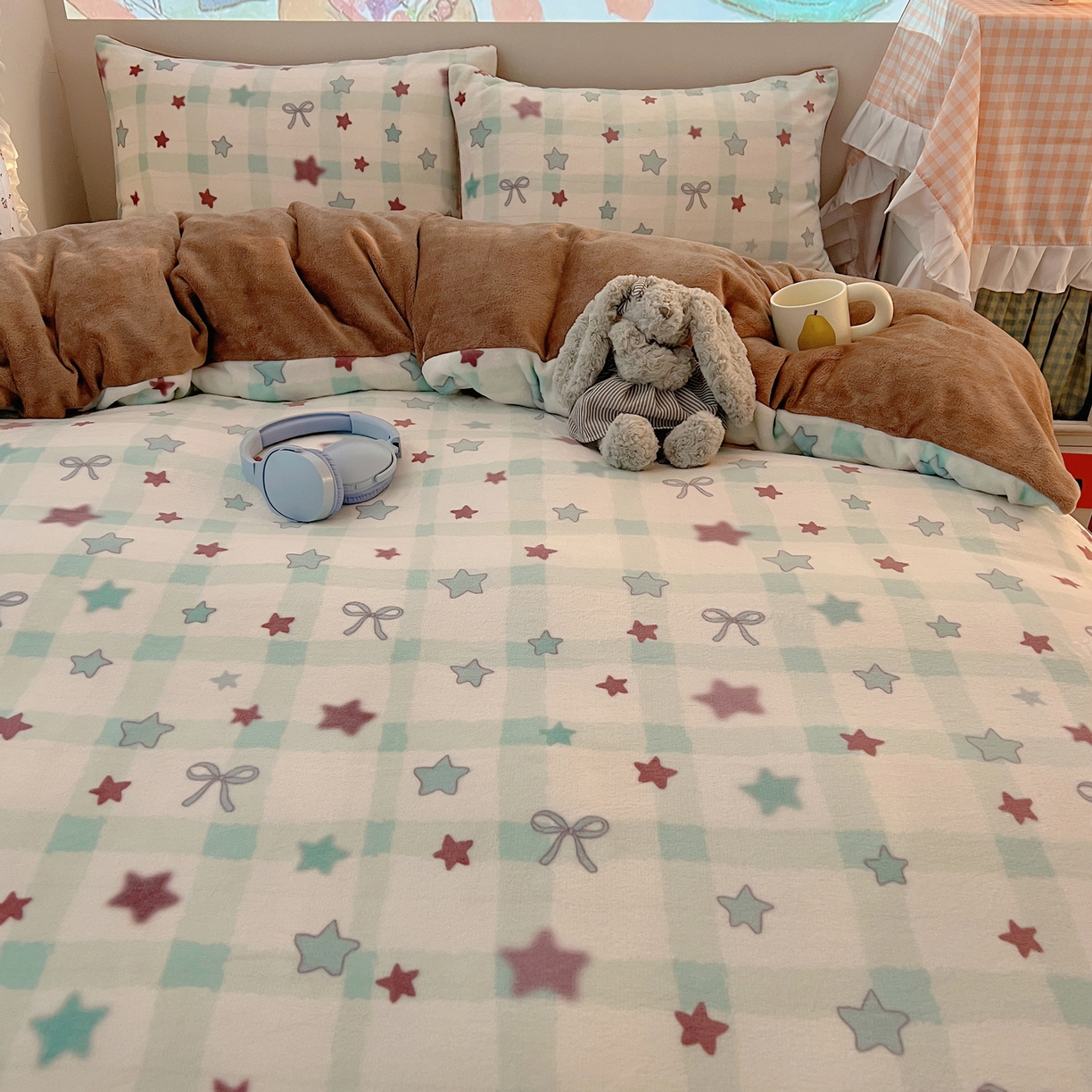 91家纺网 家纺一手货源 找家纺 桃喜 2025新款牛奶绒印花系列四件套（会员-5） 薄荷奶咖星星