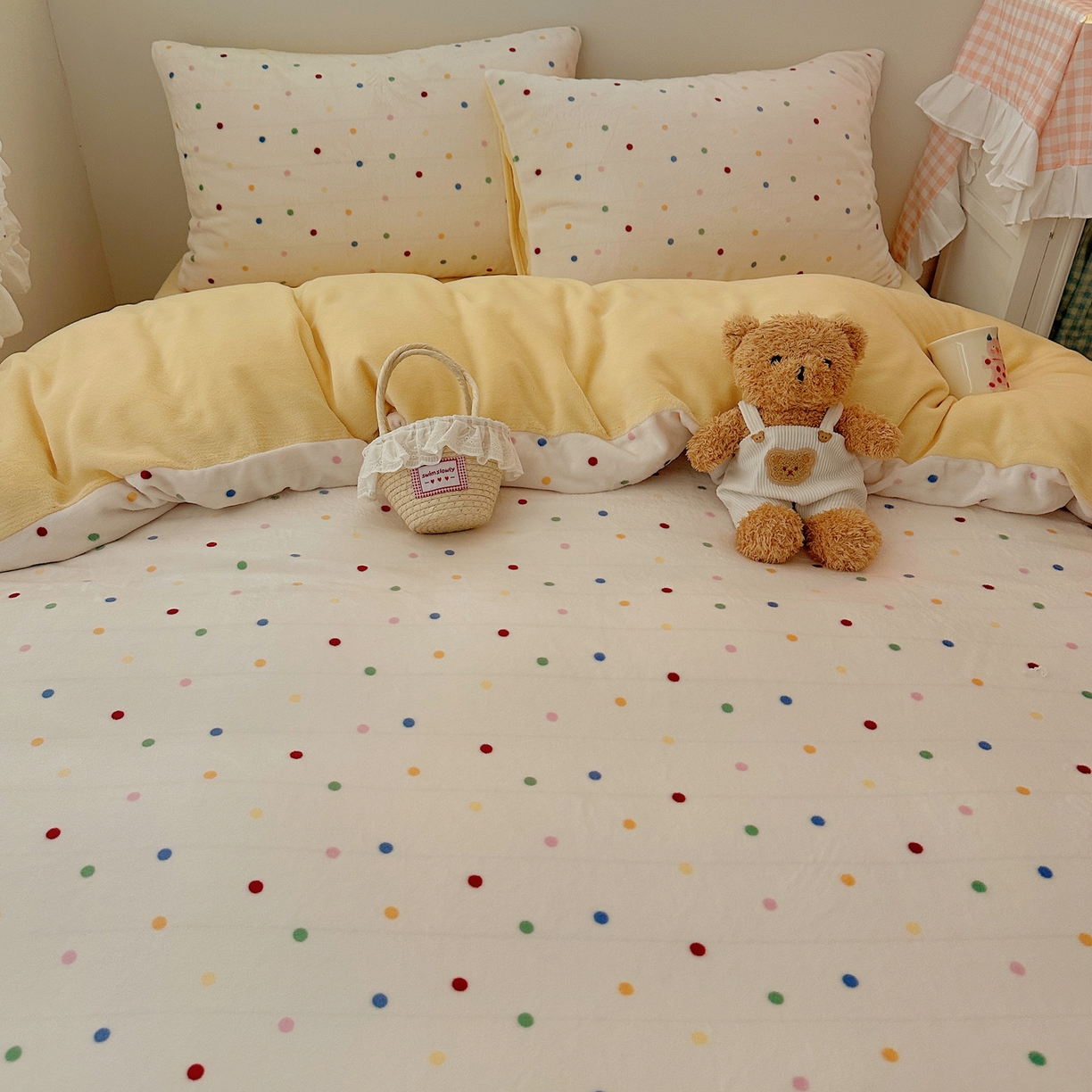 91家纺网 家纺一手货源 找家纺 桃喜 2025新款牛奶绒印花系列四件套（会员-5） 彩色波点