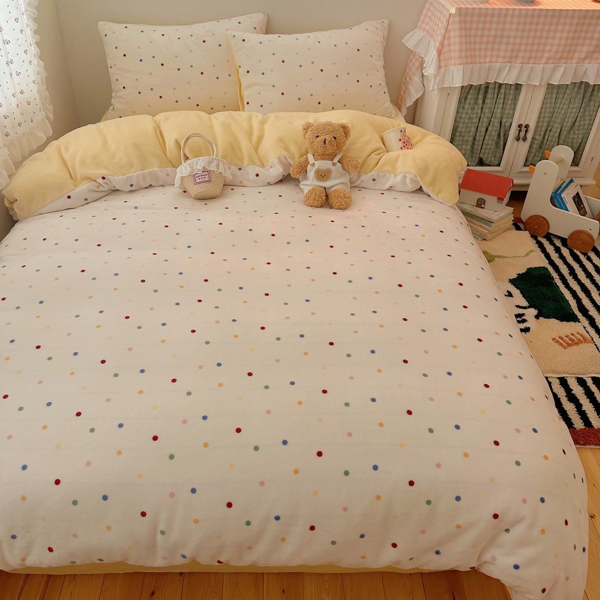 91家纺网 家纺一手货源 找家纺 桃喜 2025新款牛奶绒印花系列四件套（会员-5） 彩色波点