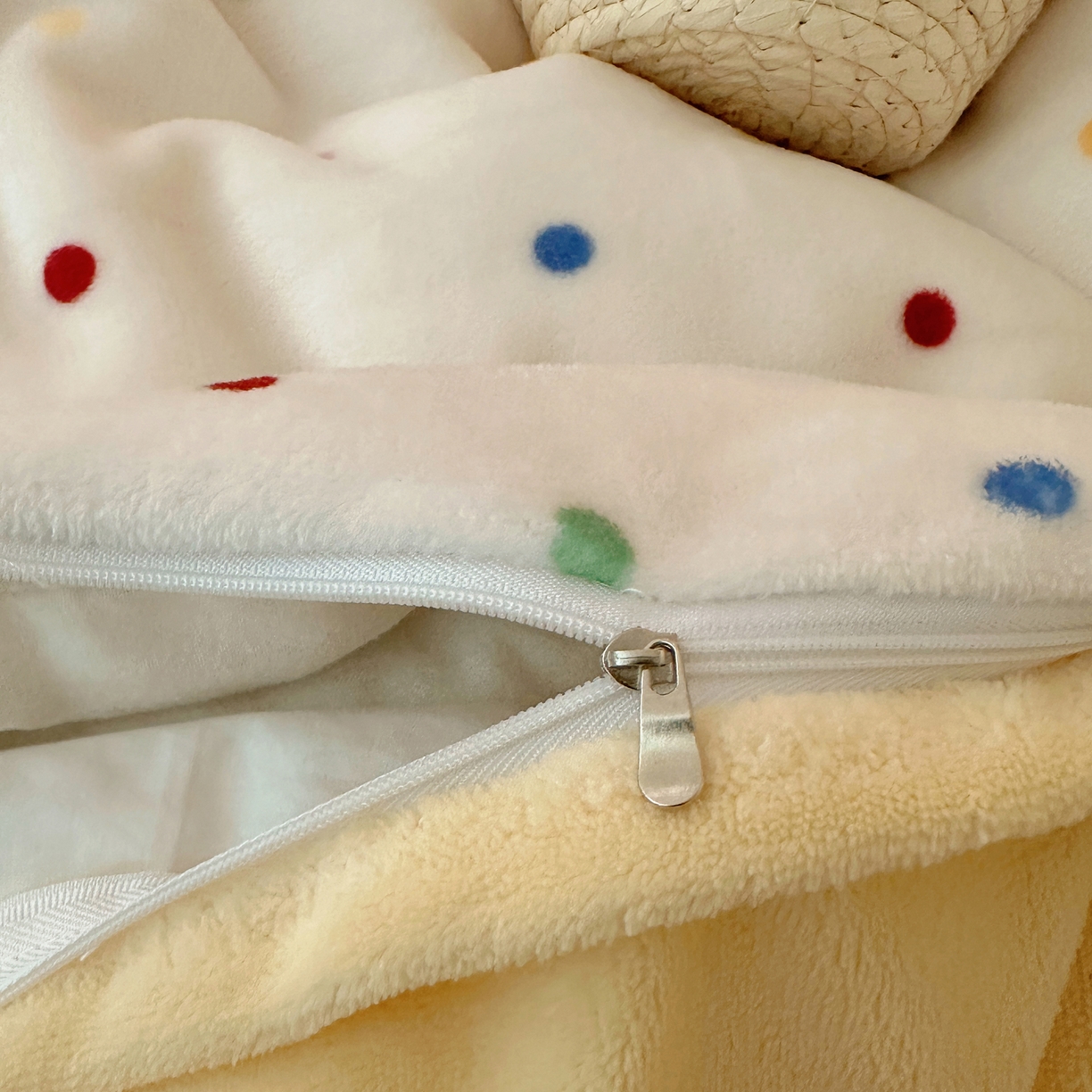 91家纺网 家纺一手货源 找家纺 桃喜 2025新款牛奶绒印花系列四件套（会员-5） 彩色波点