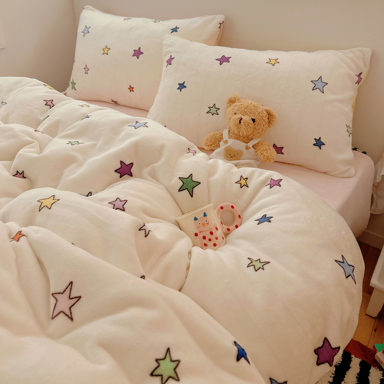 91家纺网 家纺一手货源 找家纺 桃喜 2025新款牛奶绒印花系列四件套（会员-5） 彩色星星