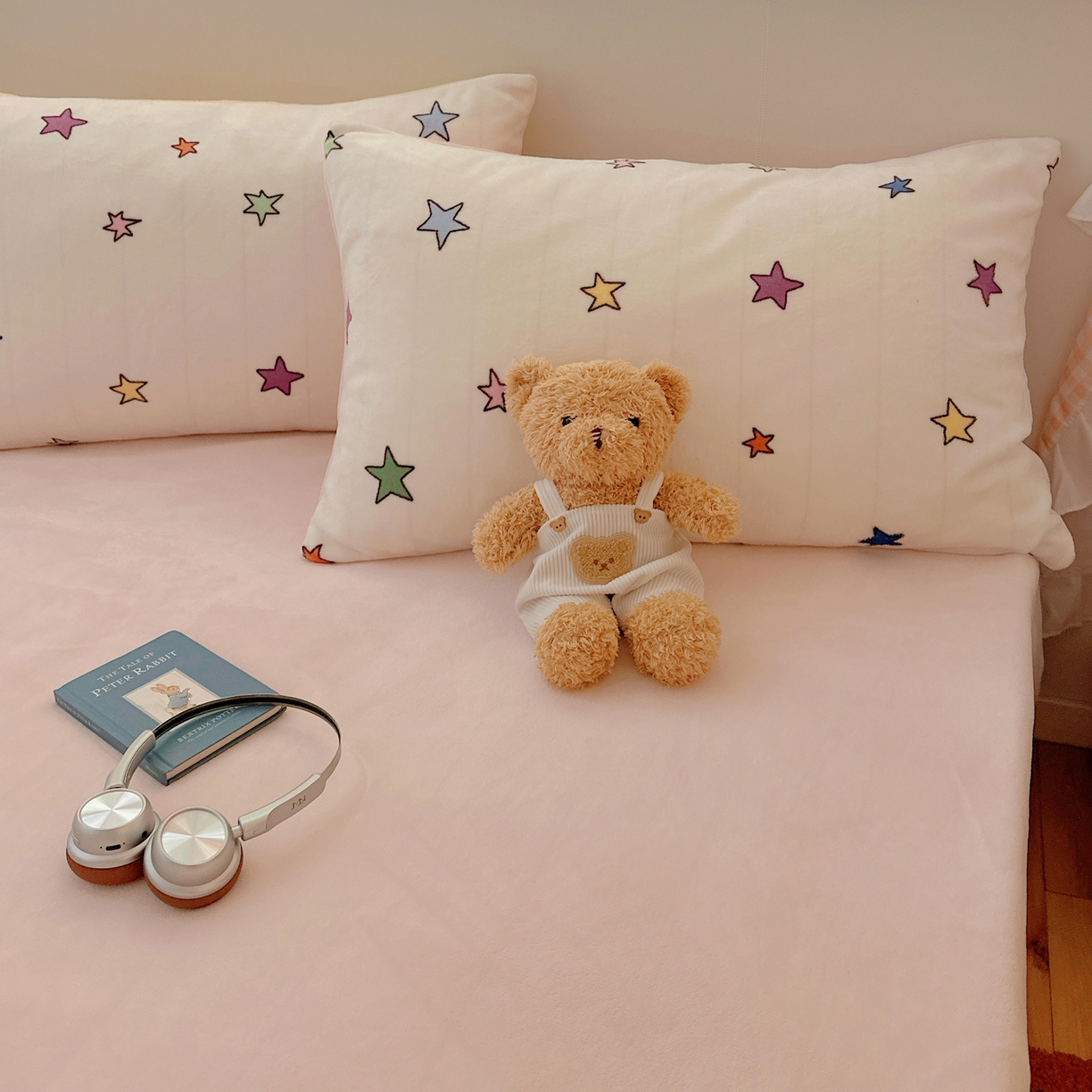 91家纺网 家纺一手货源 找家纺 桃喜 2025新款牛奶绒印花系列四件套（会员-5） 彩色星星