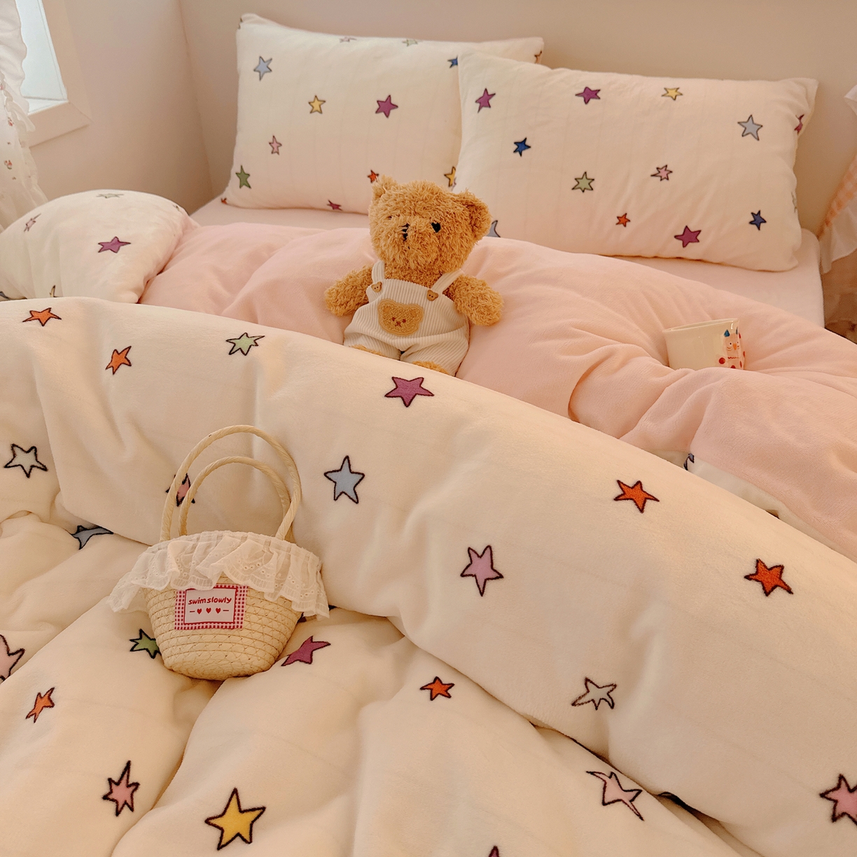 91家纺网 家纺一手货源 找家纺 桃喜 2025新款牛奶绒印花系列四件套（会员-5） 彩色星星