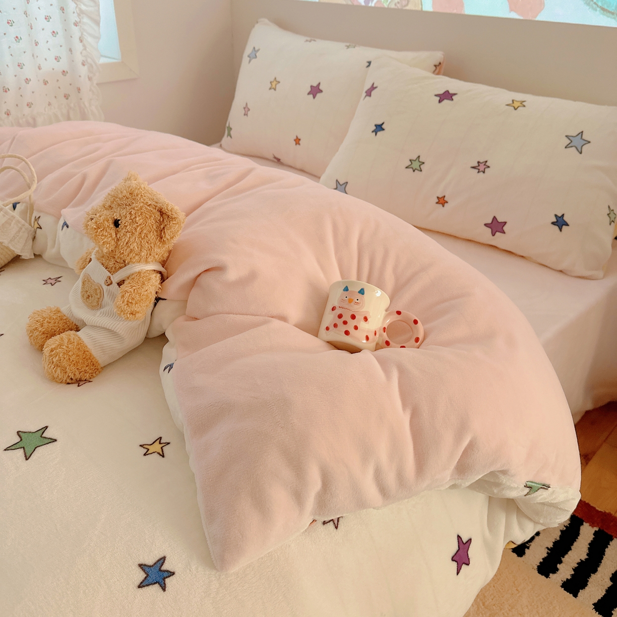 91家纺网 家纺一手货源 找家纺 桃喜 2025新款牛奶绒印花系列四件套（会员-5） 彩色星星