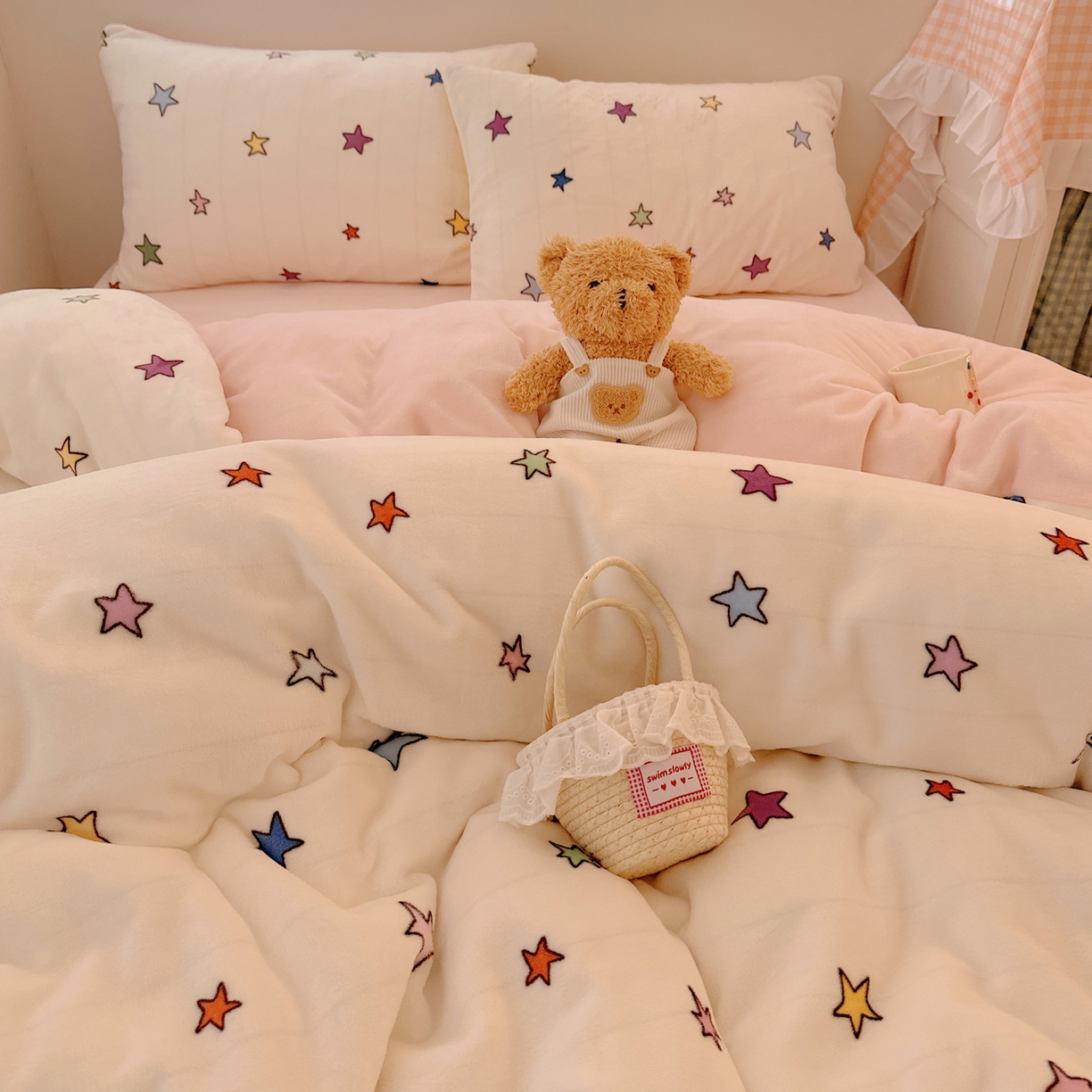 91家纺网 家纺一手货源 找家纺 桃喜 2025新款牛奶绒印花系列四件套（会员-5） 彩色星星