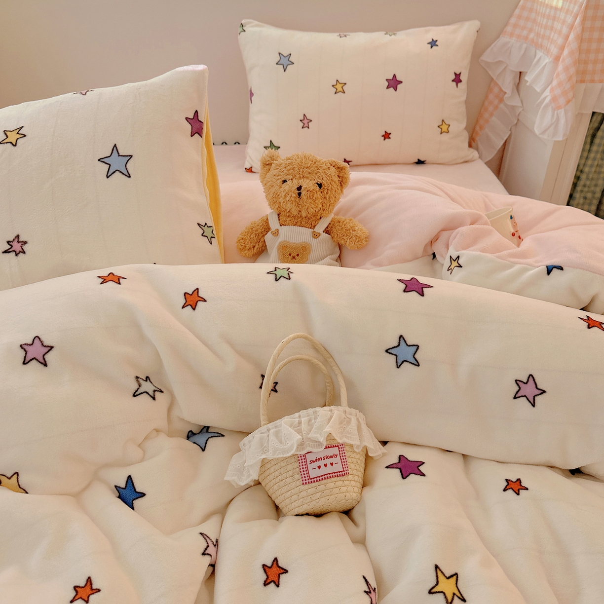 91家纺网 家纺一手货源 找家纺 桃喜 2025新款牛奶绒印花系列四件套（会员-5） 彩色星星