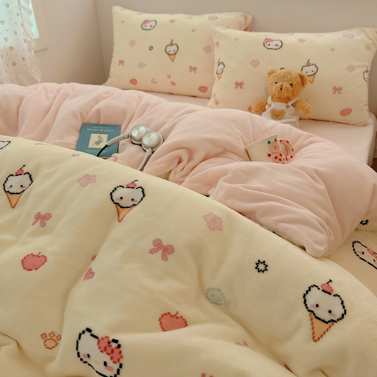 91家纺网 家纺一手货源 找家纺 桃喜 2025新款牛奶绒印花系列四件套（会员-5） 像素小猫黄