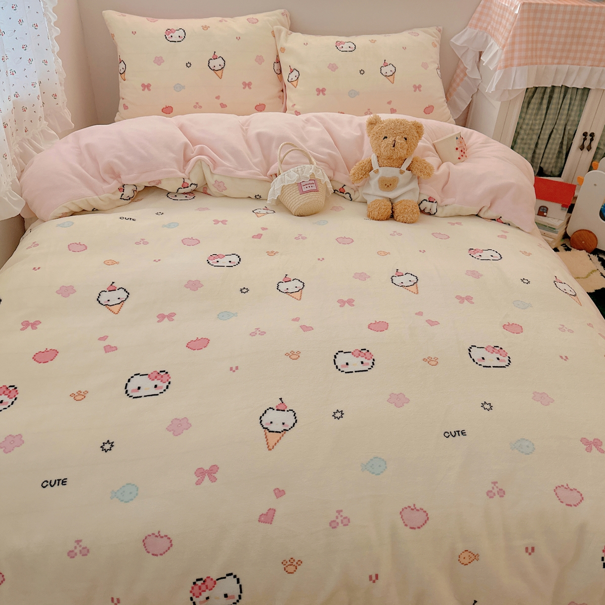 91家纺网 家纺一手货源 找家纺 桃喜 2025新款牛奶绒印花系列四件套（会员-5） 像素小猫黄