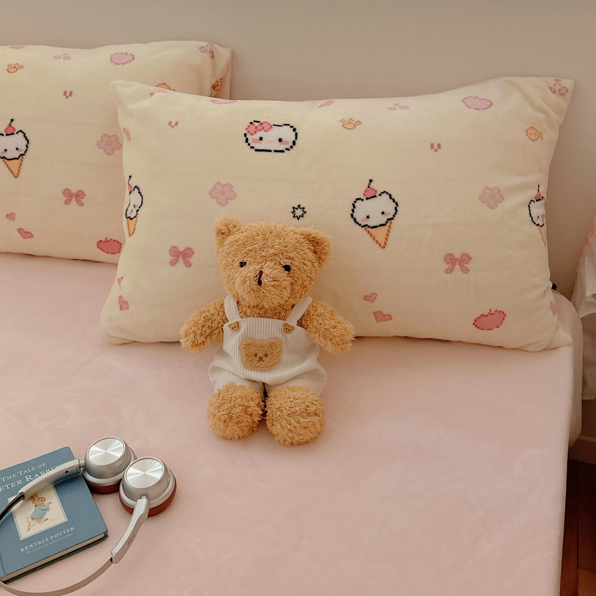 91家纺网 家纺一手货源 找家纺 桃喜 2025新款牛奶绒印花系列四件套（会员-5） 像素小猫黄