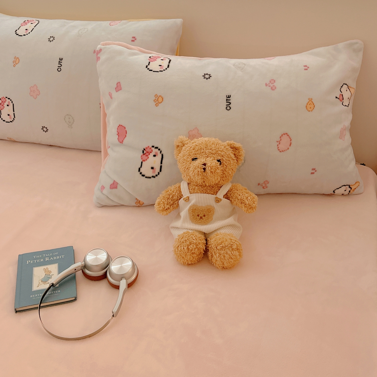 91家纺网 家纺一手货源 找家纺 桃喜 2025新款牛奶绒印花系列四件套（会员-5） 像素小猫蓝