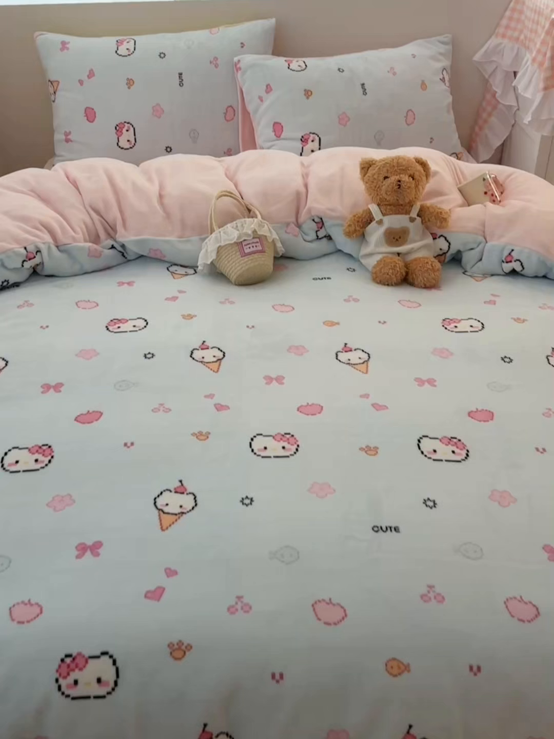 91家纺网 家纺一手货源 找家纺 桃喜 2025新款牛奶绒印花系列四件套（会员-5） 像素小猫蓝