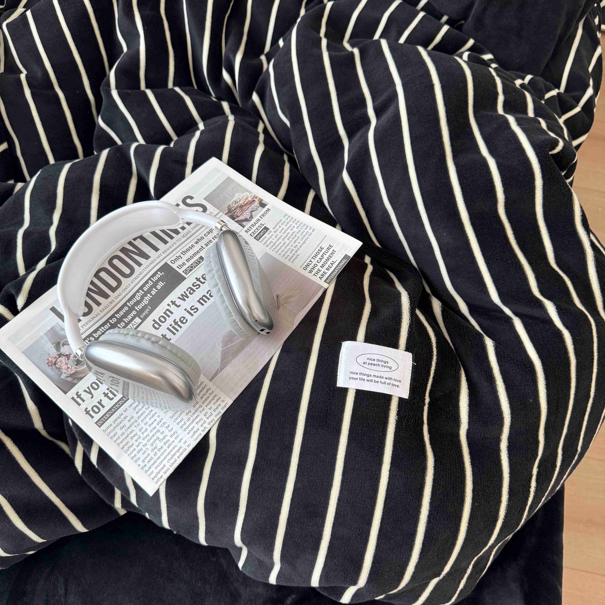 91家纺网 家纺一手货源 找家纺 桃喜 2025新款条纹牛奶绒系列四件套（会员-5） 复古黑白